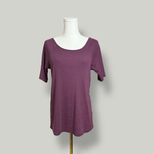 ANTHROPOLOGIE 9-H15 STCL Top Women Size Medium Plum Postmark Scoop Neck Ribbed